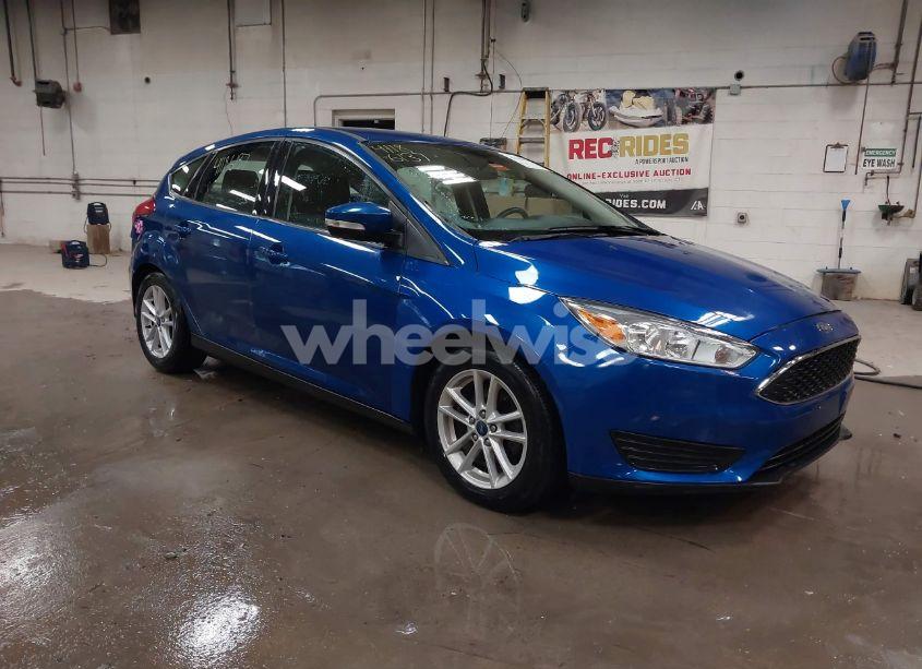 2018 Ford Focus SE (VIN 1FADP3K20JL254441) main photo