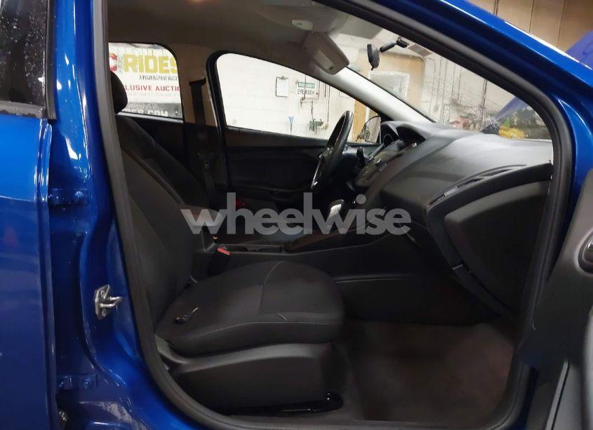 Photo 5 of 2018 Ford Focus SE (VIN 1FADP3K20JL254441)