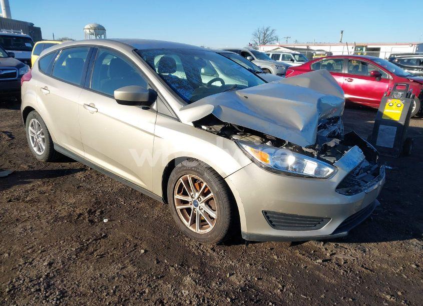 2018 Ford Focus SE (VIN 1FADP3K20JL263902) main photo