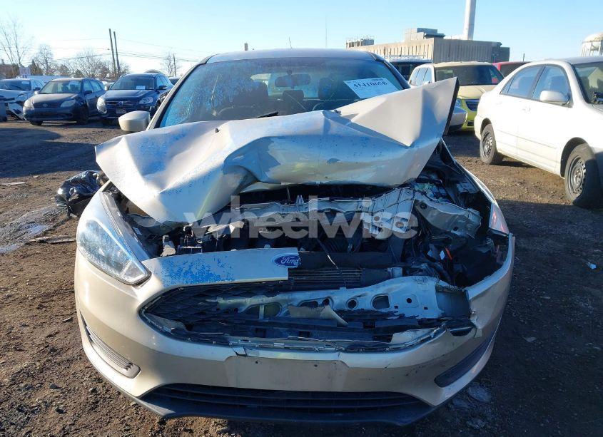 Photo 12 of 2018 Ford Focus SE (VIN 1FADP3K20JL263902)