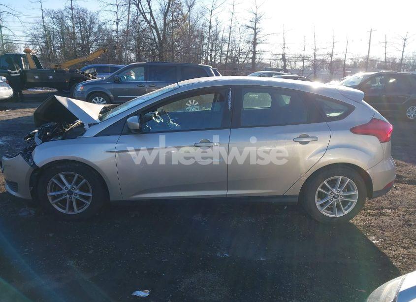 Photo 14 of 2018 Ford Focus SE (VIN 1FADP3K20JL263902)