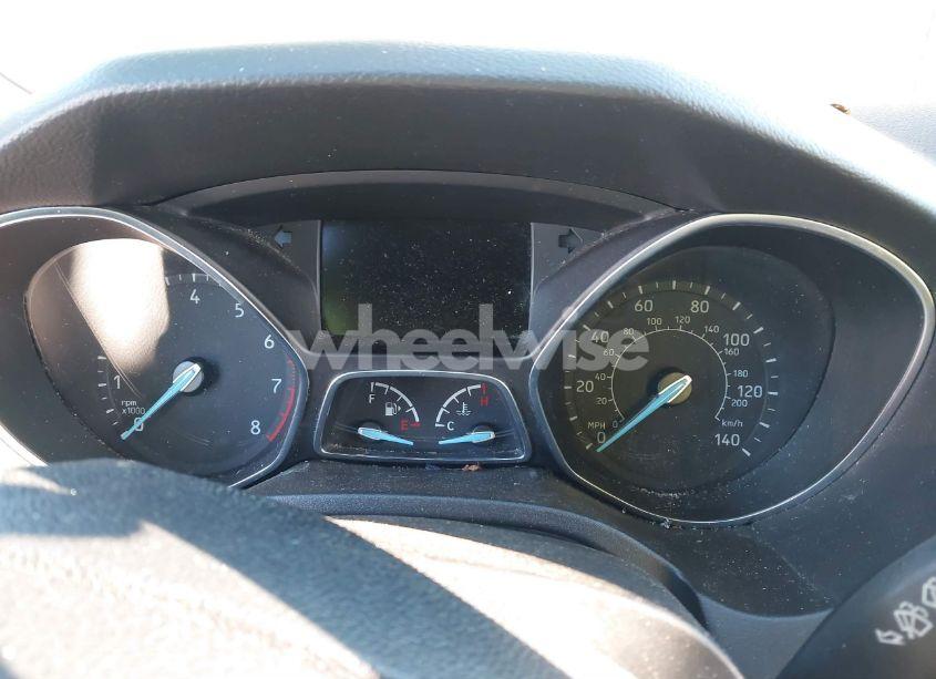 Photo 15 of 2018 Ford Focus SE (VIN 1FADP3K20JL263902)