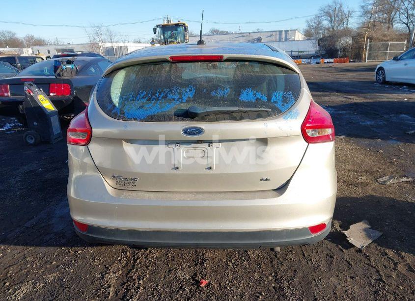 Photo 16 of 2018 Ford Focus SE (VIN 1FADP3K20JL263902)