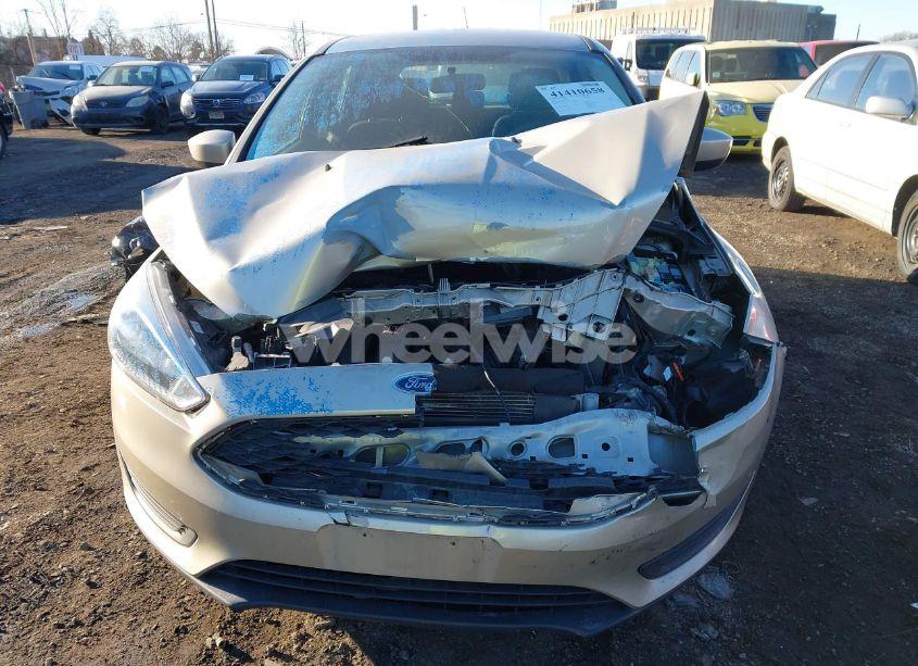 Photo 17 of 2018 Ford Focus SE (VIN 1FADP3K20JL263902)