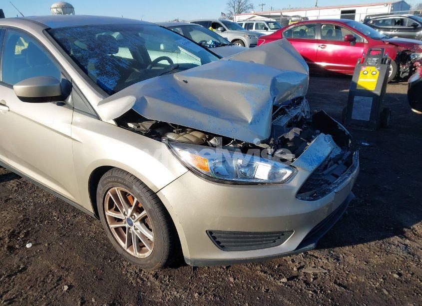 Photo 18 of 2018 Ford Focus SE (VIN 1FADP3K20JL263902)