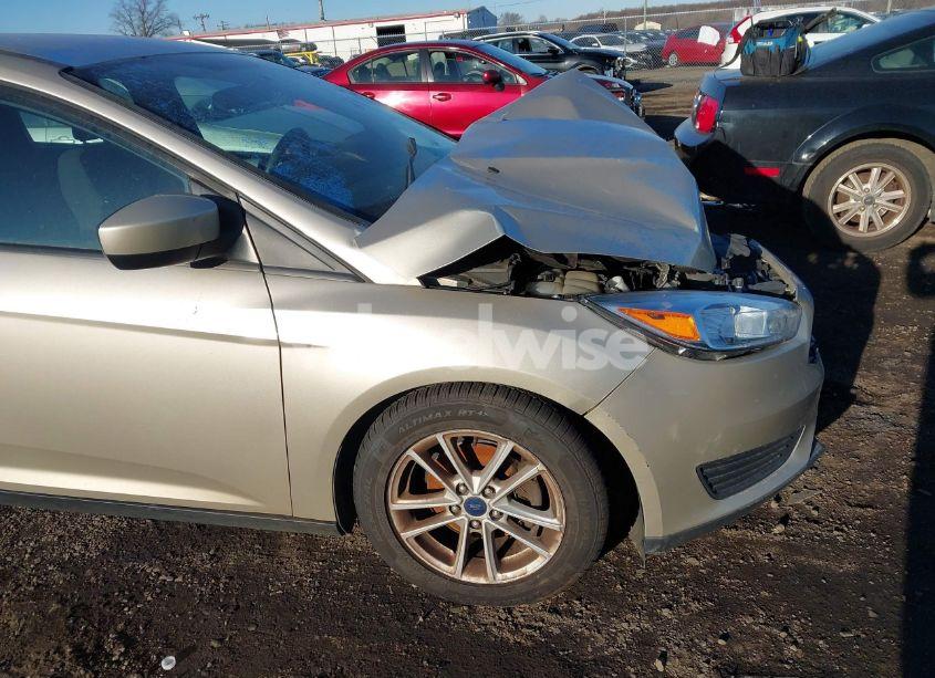Photo 19 of 2018 Ford Focus SE (VIN 1FADP3K20JL263902)
