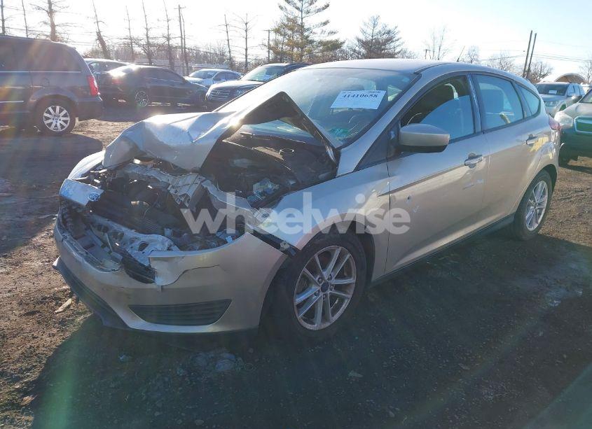 Photo 2 of 2018 Ford Focus SE (VIN 1FADP3K20JL263902)