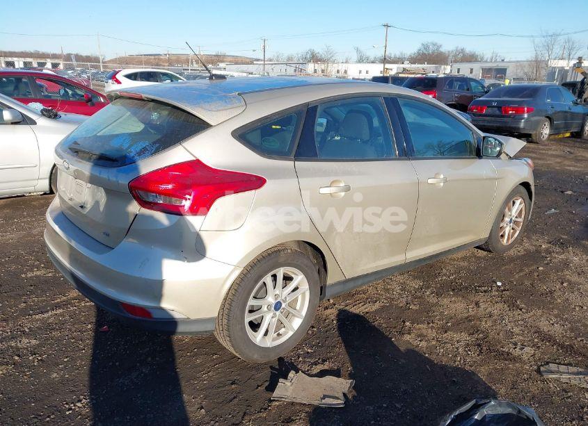 Photo 4 of 2018 Ford Focus SE (VIN 1FADP3K20JL263902)