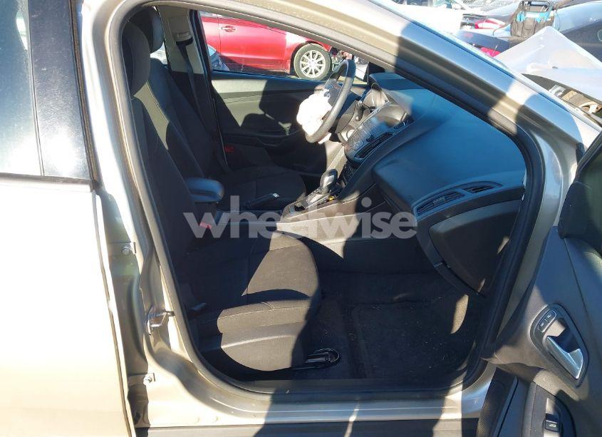 Photo 5 of 2018 Ford Focus SE (VIN 1FADP3K20JL263902)