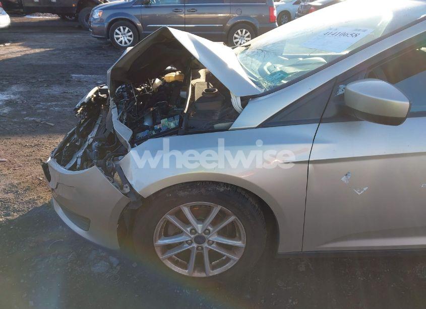 Photo 6 of 2018 Ford Focus SE (VIN 1FADP3K20JL263902)