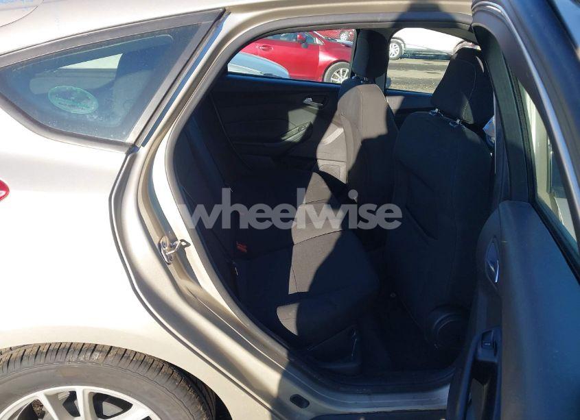 Photo 8 of 2018 Ford Focus SE (VIN 1FADP3K20JL263902)