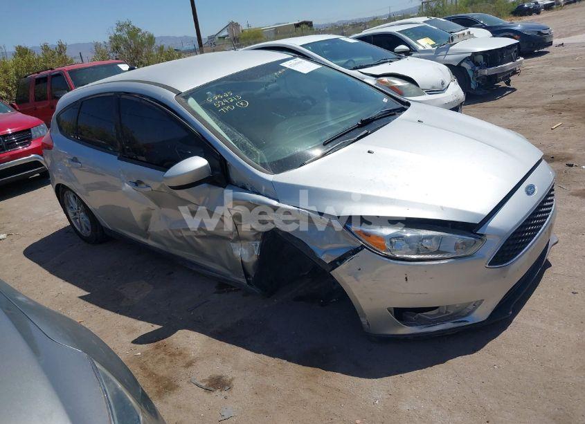 2018 Ford Focus SE (VIN 1FADP3K20JL270767) main photo