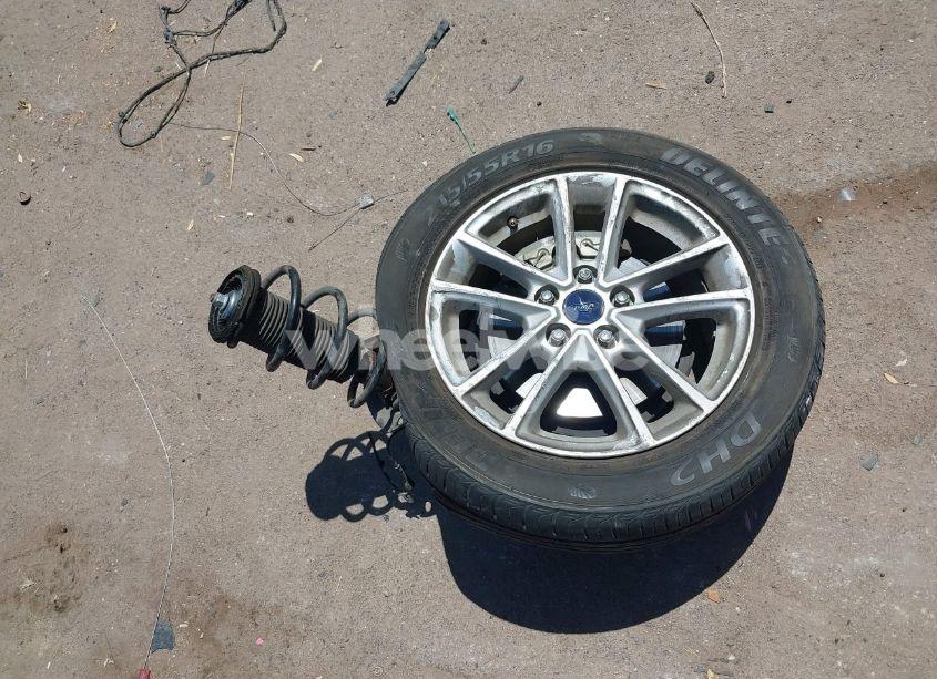 Photo 12 of 2018 Ford Focus SE (VIN 1FADP3K20JL270767)