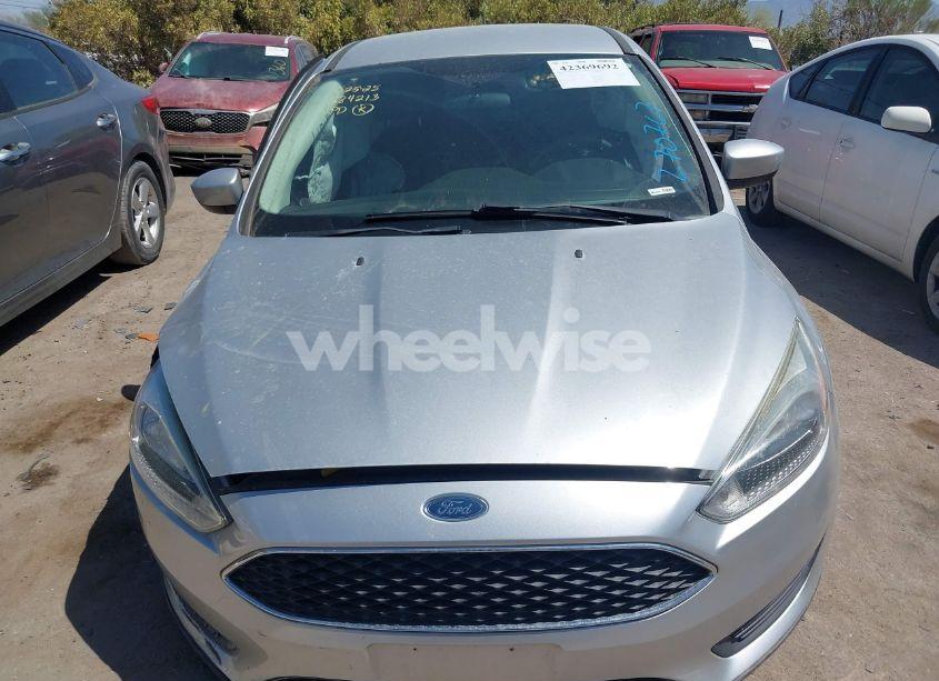 Photo 13 of 2018 Ford Focus SE (VIN 1FADP3K20JL270767)