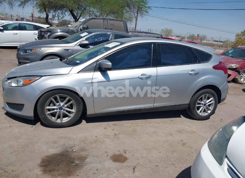 Photo 15 of 2018 Ford Focus SE (VIN 1FADP3K20JL270767)