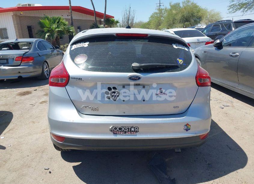 Photo 17 of 2018 Ford Focus SE (VIN 1FADP3K20JL270767)