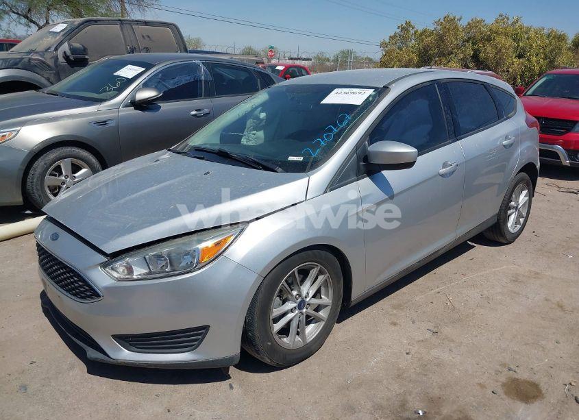 Photo 2 of 2018 Ford Focus SE (VIN 1FADP3K20JL270767)