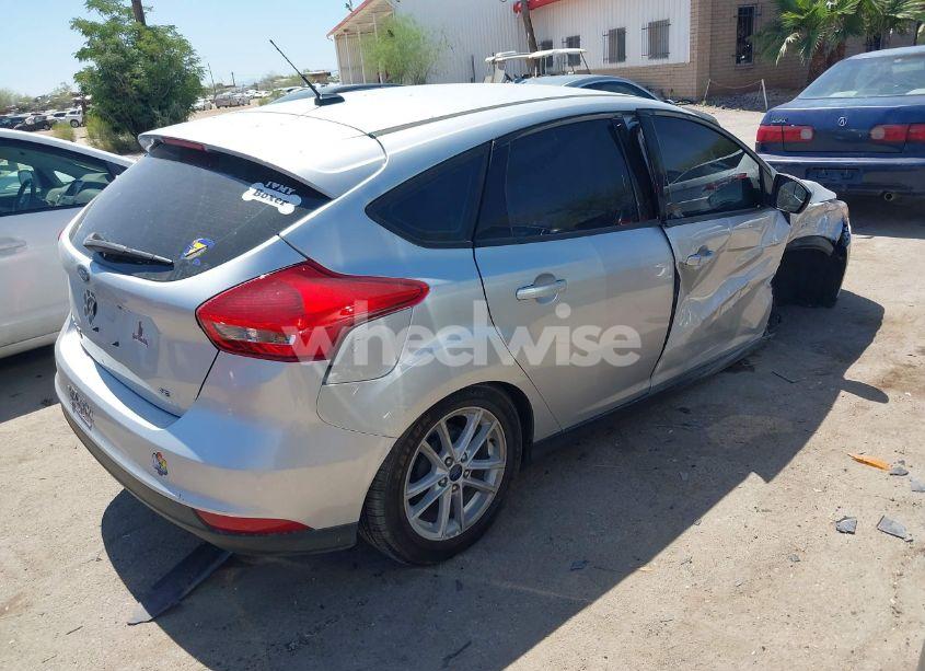 Photo 4 of 2018 Ford Focus SE (VIN 1FADP3K20JL270767)