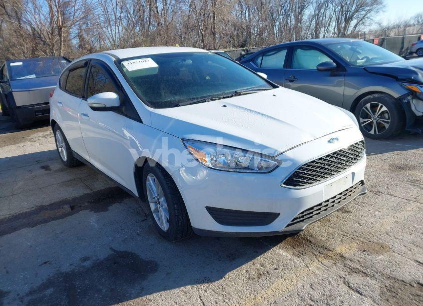 2018 Ford Focus SE (VIN 1FADP3K20JL283549) main photo