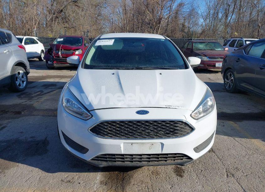 Photo 12 of 2018 Ford Focus SE (VIN 1FADP3K20JL283549)
