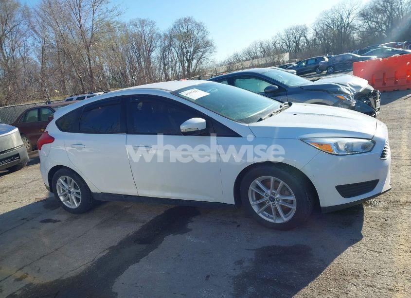 Photo 13 of 2018 Ford Focus SE (VIN 1FADP3K20JL283549)