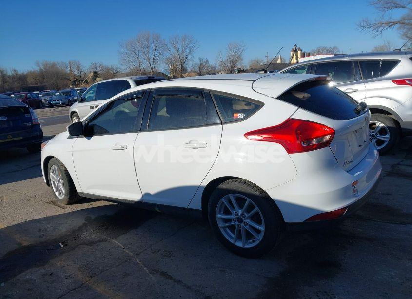 Photo 14 of 2018 Ford Focus SE (VIN 1FADP3K20JL283549)
