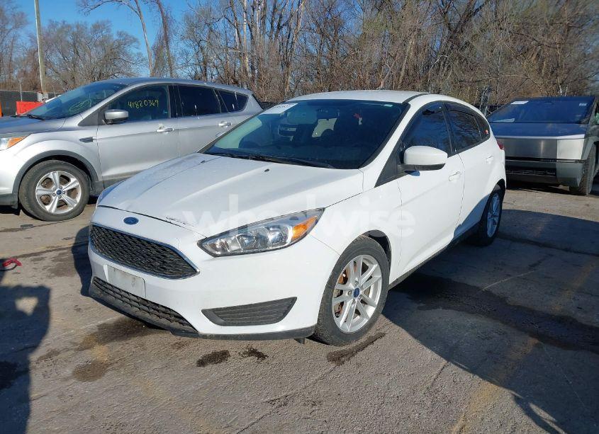 Photo 2 of 2018 Ford Focus SE (VIN 1FADP3K20JL283549)
