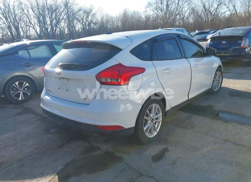 Photo 4 of 2018 Ford Focus SE (VIN 1FADP3K20JL283549)