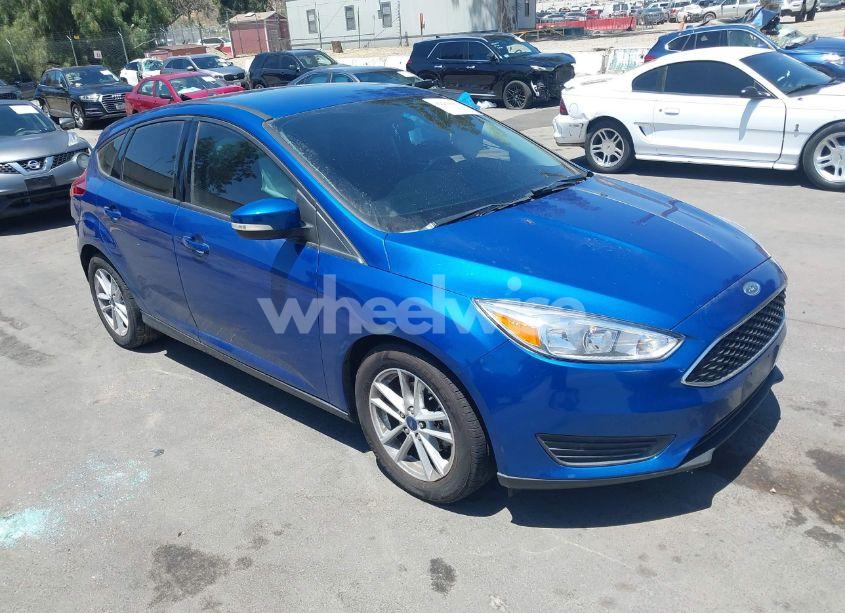 2018 Ford Focus SE (VIN 1FADP3K20JL312953) main photo