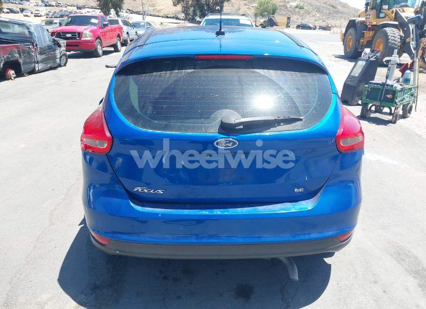 Photo 16 of 2018 Ford Focus SE (VIN 1FADP3K20JL312953)