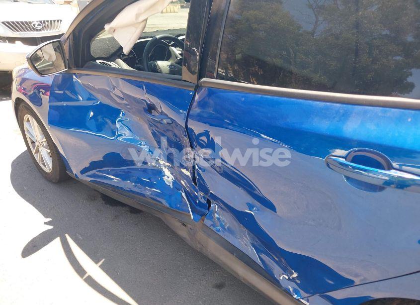 Photo 18 of 2018 Ford Focus SE (VIN 1FADP3K20JL312953)