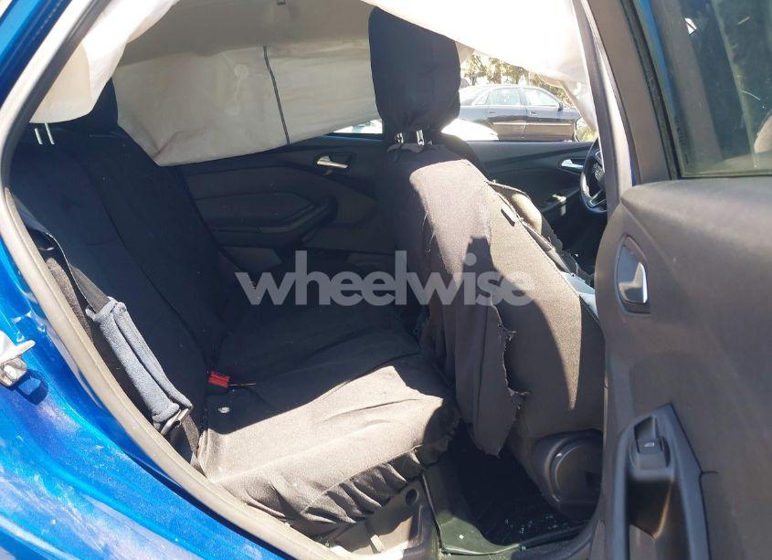 Photo 8 of 2018 Ford Focus SE (VIN 1FADP3K20JL312953)