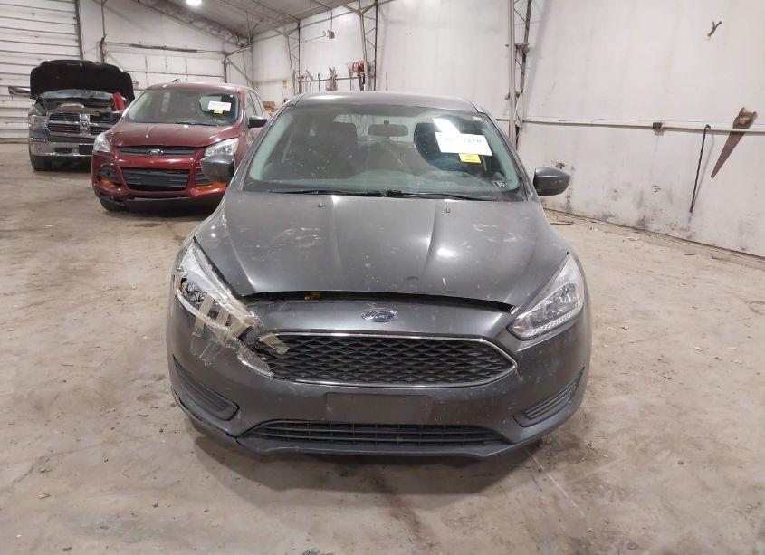 Photo 12 of 2018 Ford Focus SE (VIN 1FADP3K20JL320650)
