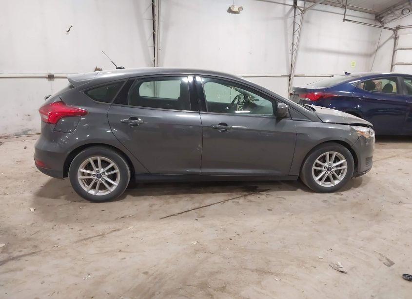 Photo 13 of 2018 Ford Focus SE (VIN 1FADP3K20JL320650)