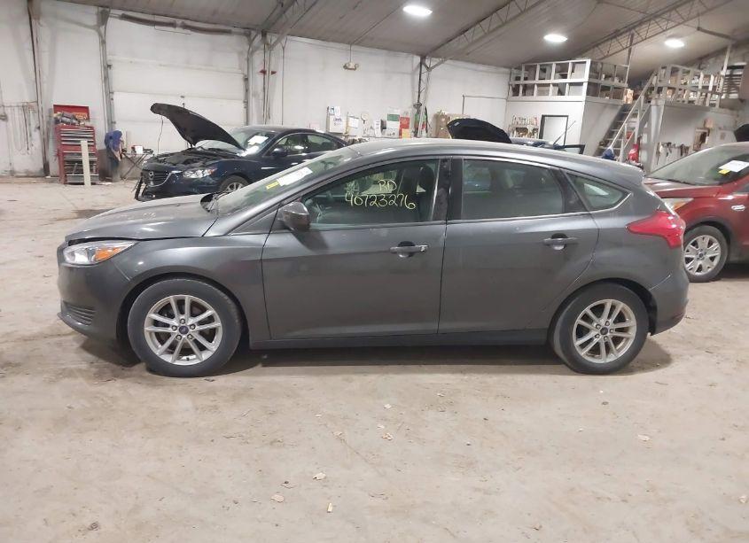 Photo 14 of 2018 Ford Focus SE (VIN 1FADP3K20JL320650)