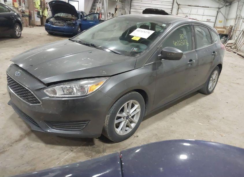 Photo 2 of 2018 Ford Focus SE (VIN 1FADP3K20JL320650)