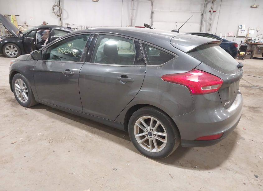 Photo 3 of 2018 Ford Focus SE (VIN 1FADP3K20JL320650)