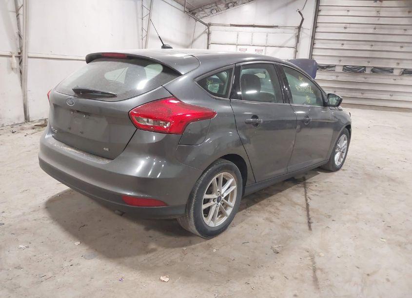 Photo 4 of 2018 Ford Focus SE (VIN 1FADP3K20JL320650)
