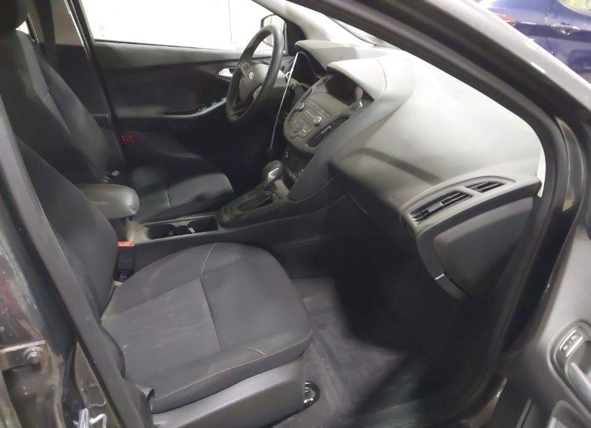 Photo 5 of 2018 Ford Focus SE (VIN 1FADP3K20JL320650)