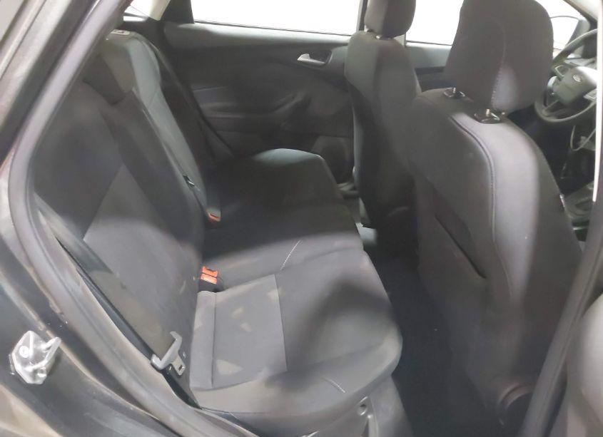 Photo 8 of 2018 Ford Focus SE (VIN 1FADP3K20JL320650)