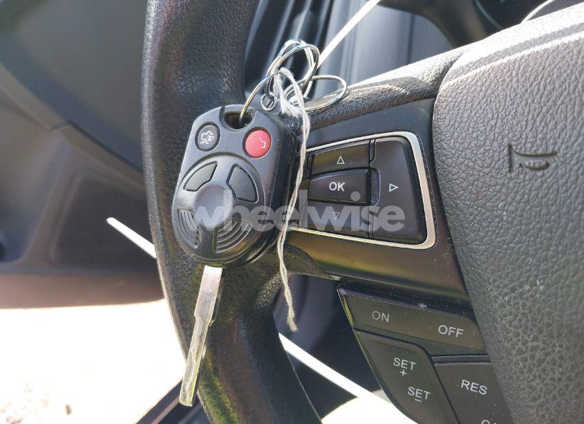 Photo 11 of 2018 Ford Focus SE (VIN 1FADP3K20JL332359)