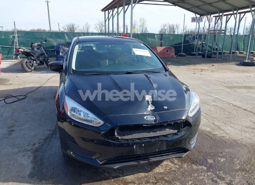 Photo 12 of 2018 Ford Focus SE (VIN 1FADP3K20JL332359)