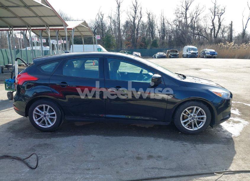 Photo 13 of 2018 Ford Focus SE (VIN 1FADP3K20JL332359)