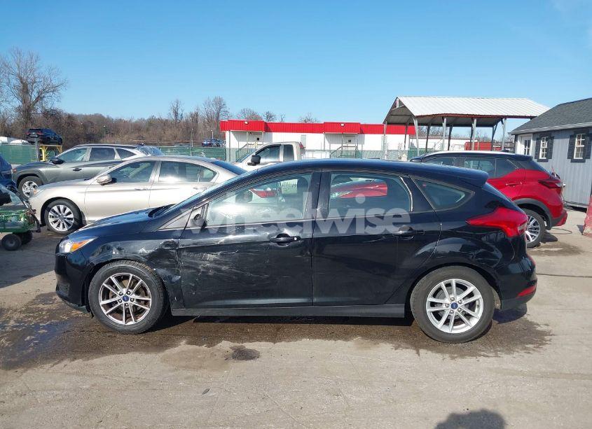 Photo 14 of 2018 Ford Focus SE (VIN 1FADP3K20JL332359)