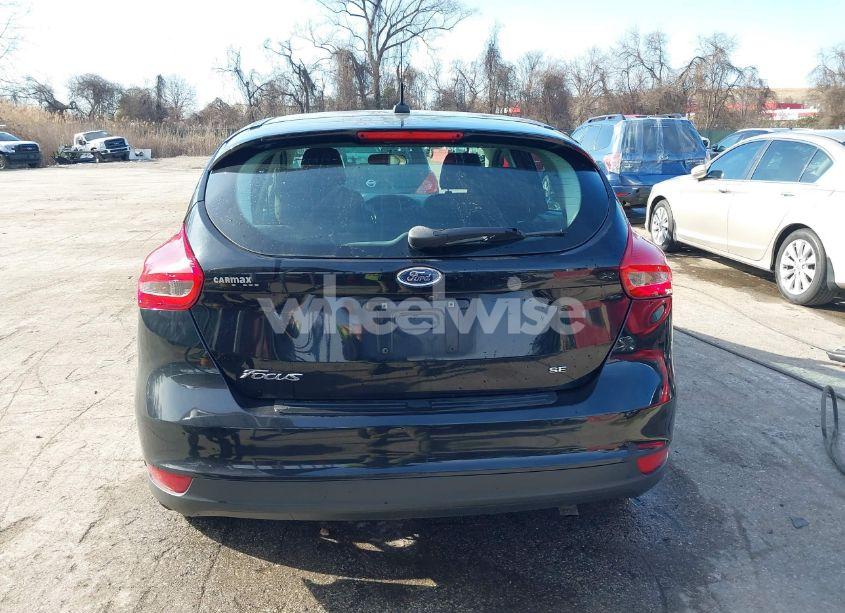 Photo 16 of 2018 Ford Focus SE (VIN 1FADP3K20JL332359)
