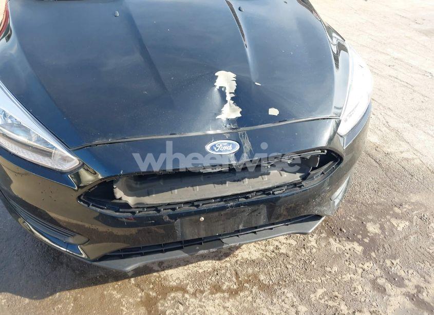 Photo 18 of 2018 Ford Focus SE (VIN 1FADP3K20JL332359)