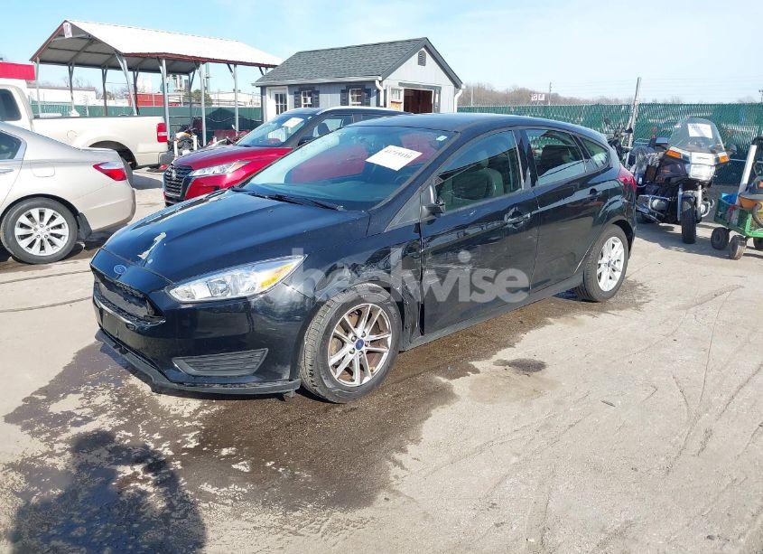 Photo 2 of 2018 Ford Focus SE (VIN 1FADP3K20JL332359)