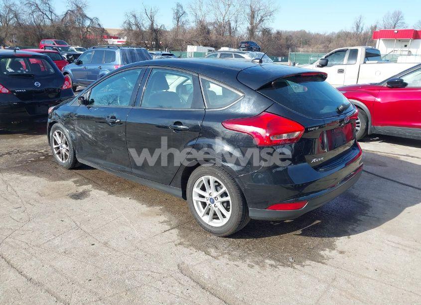 Photo 3 of 2018 Ford Focus SE (VIN 1FADP3K20JL332359)
