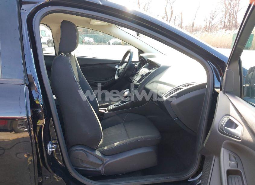 Photo 5 of 2018 Ford Focus SE (VIN 1FADP3K20JL332359)