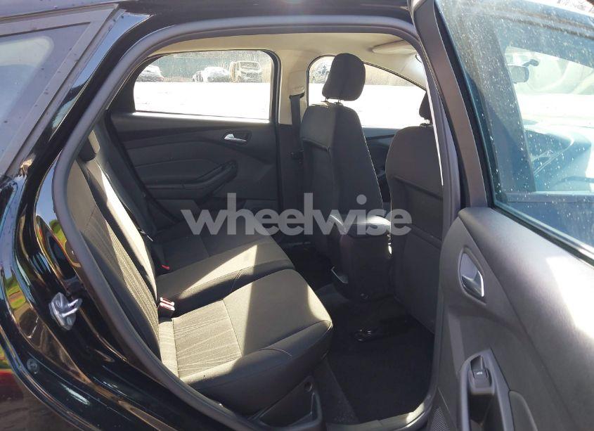 Photo 8 of 2018 Ford Focus SE (VIN 1FADP3K20JL332359)